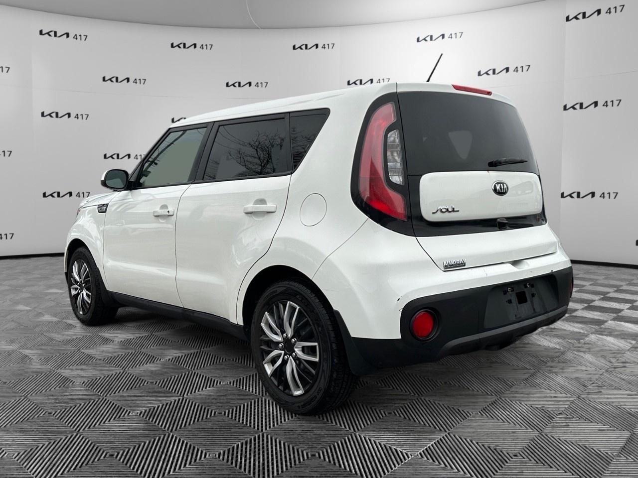 2019 Kia Soul LX Auto Photo2