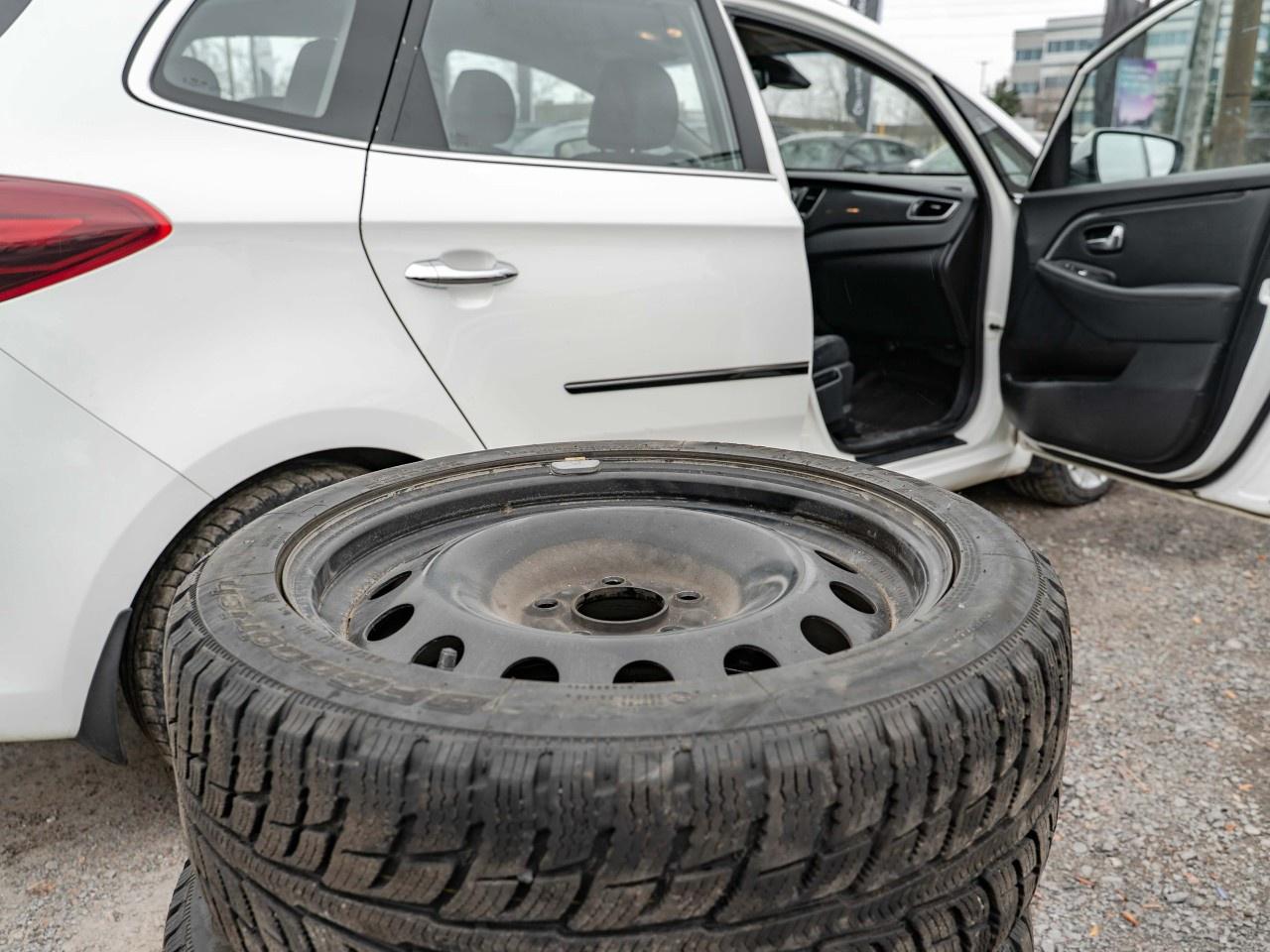 2017 Kia Rondo 4dr Wgn Auto EX Photo