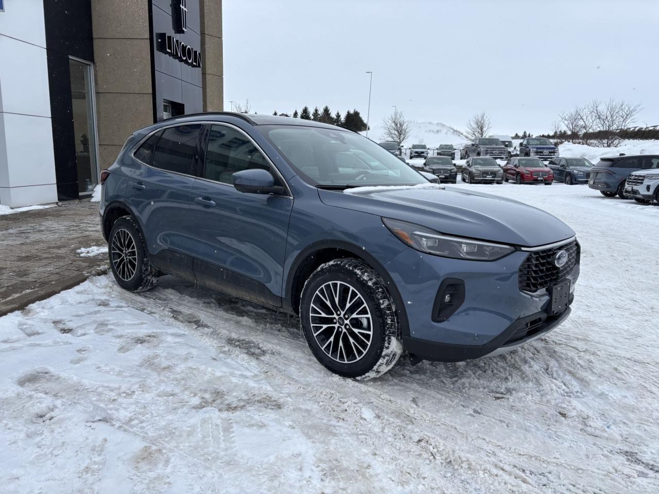 2026 Ford Escape PHEV FWD, PANORAMIC ROOF, PREMIUM PKG Photo2