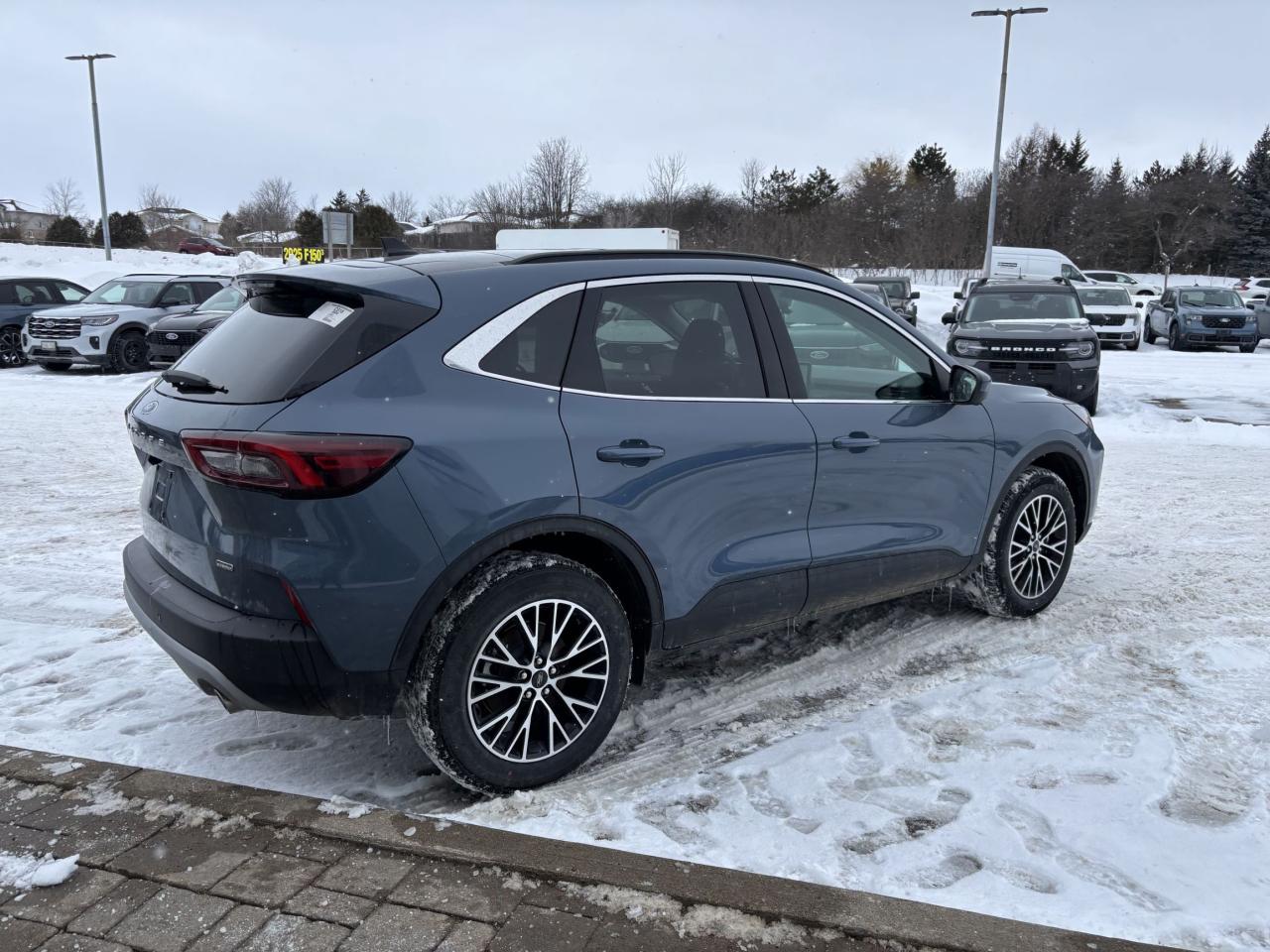 2026 Ford Escape PHEV FWD, PANORAMIC ROOF, PREMIUM PKG Photo4