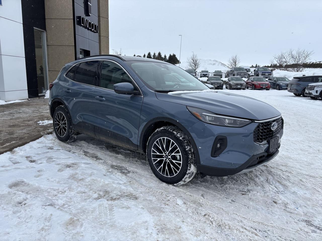 2026 Ford Escape PHEV FWD, PANORAMIC ROOF, PREMIUM PKG Photo2