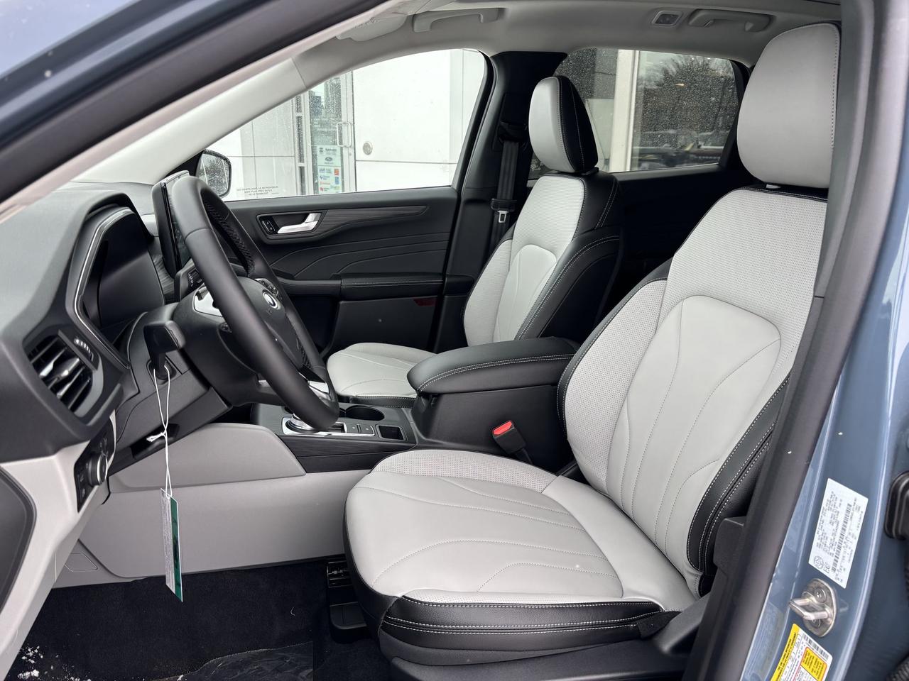 2026 Ford Escape PHEV FWD, PANORAMIC ROOF, PREMIUM PKG Photo