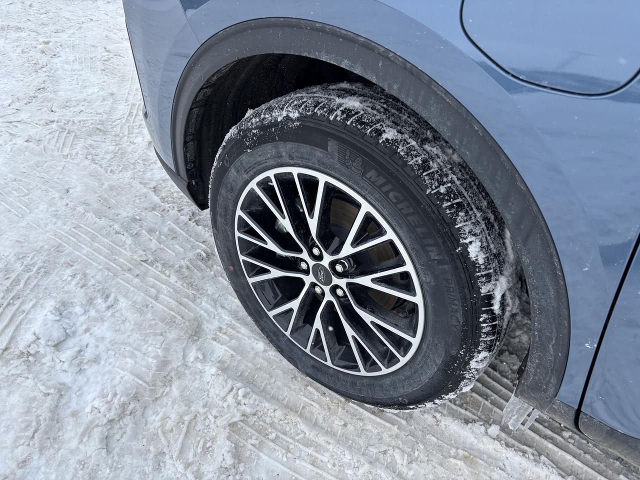 2026 Ford Escape PHEV FWD, PANORAMIC ROOF, PREMIUM PKG Photo