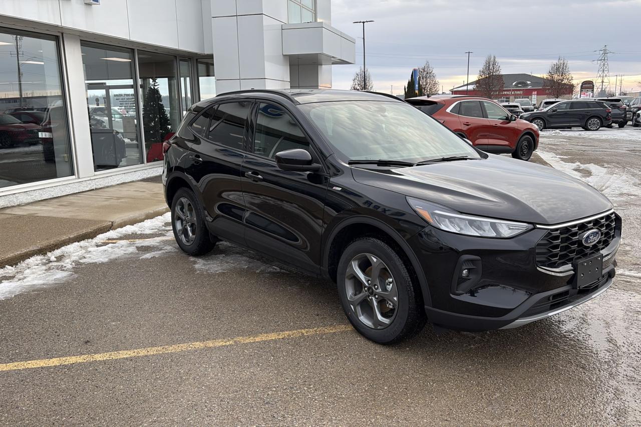 2026 Ford Escape ST-LINE SELECT, PANORAMIC ROOF, TECH PKG 2 Photo2