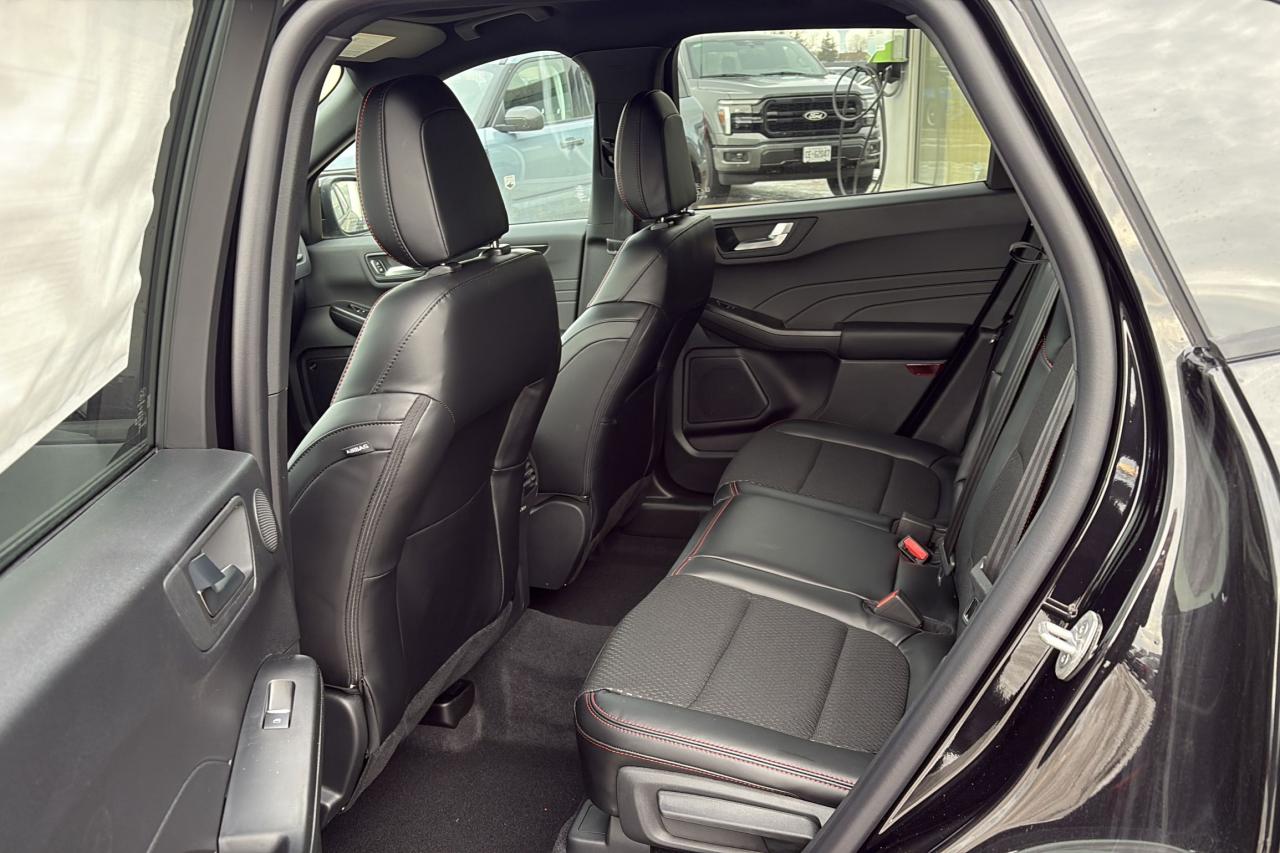 2026 Ford Escape ST-LINE SELECT, PANORAMIC ROOF, TECH PKG 2 Photo