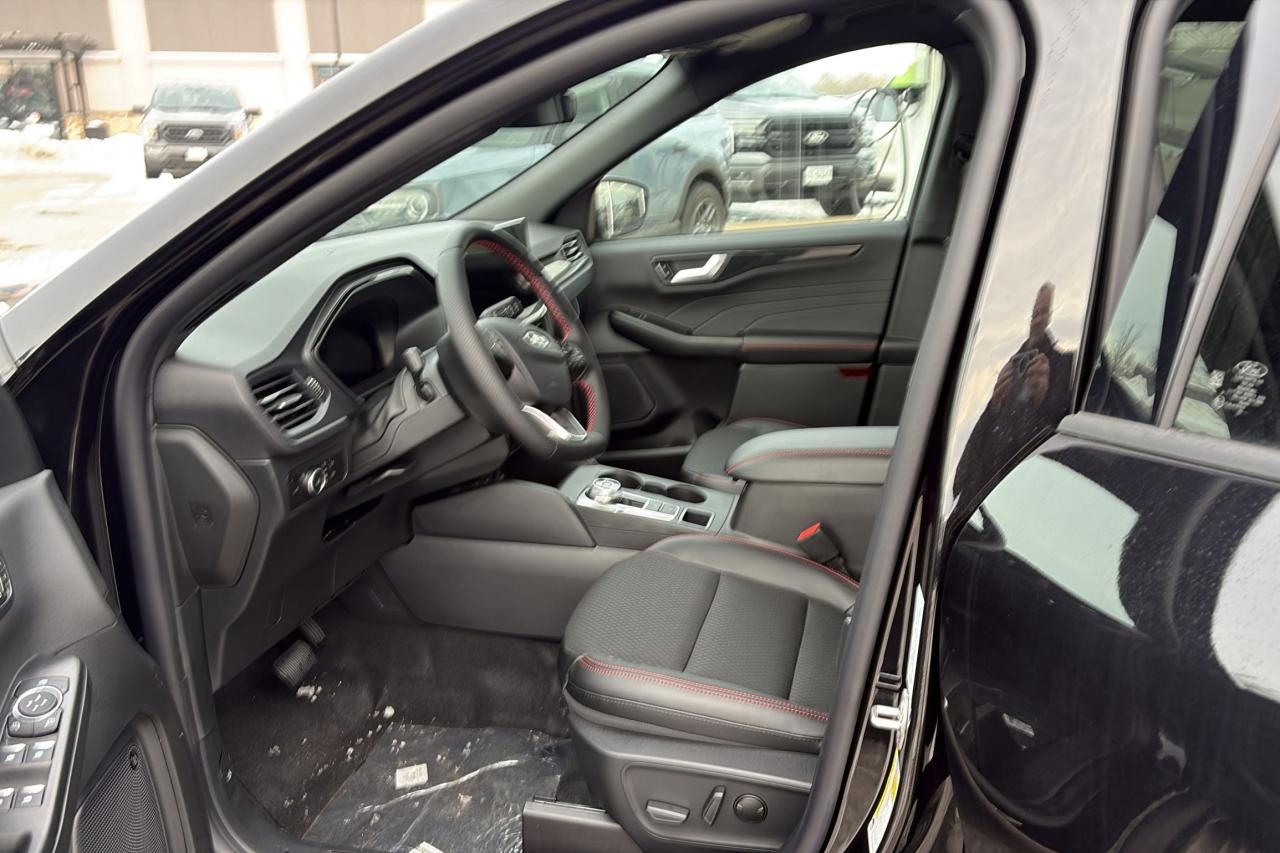 2026 Ford Escape ST-LINE SELECT, PANORAMIC ROOF, TECH PKG 2 Photo