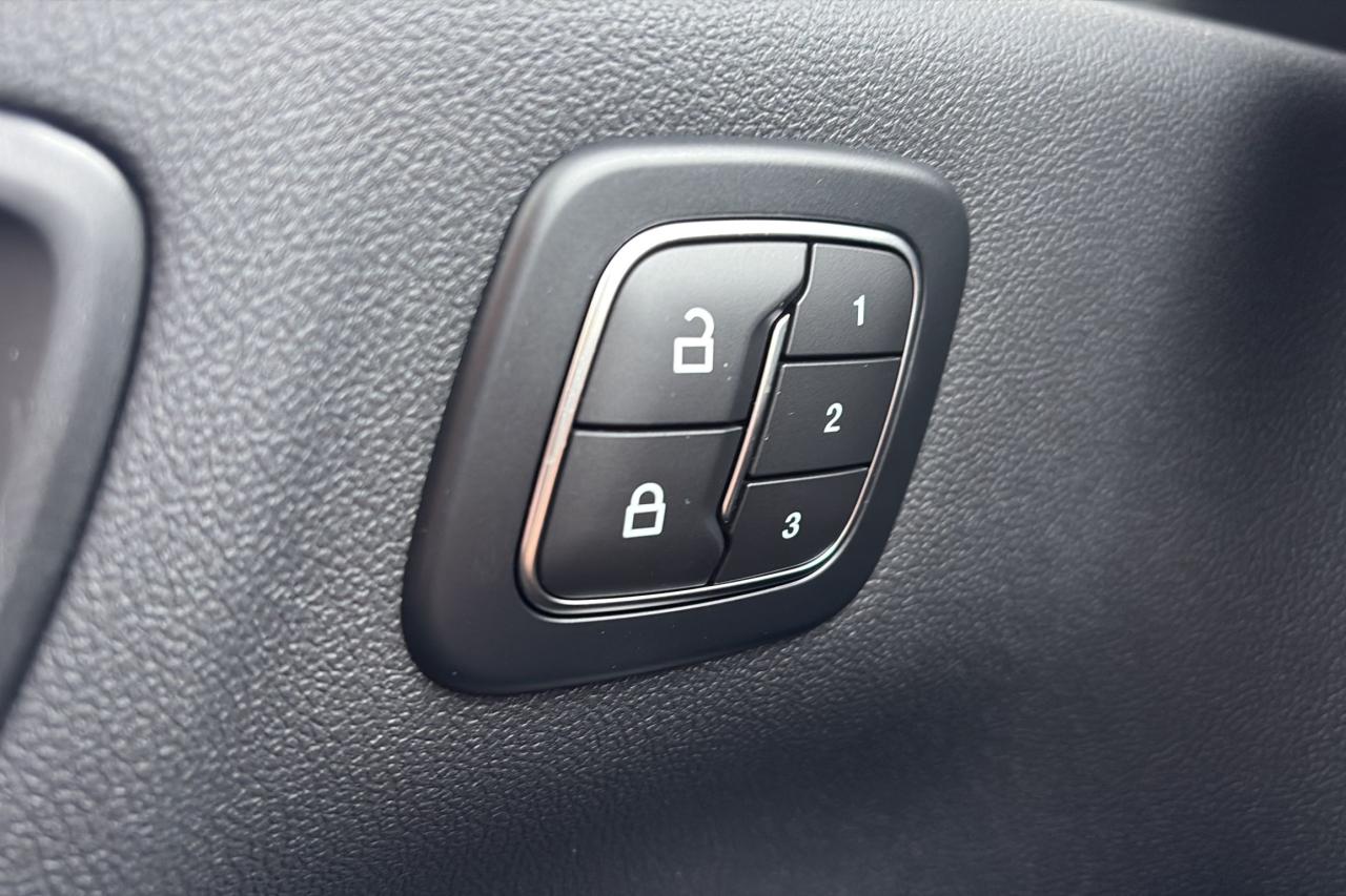 2026 Ford Escape ST-LINE SELECT, PANORAMIC ROOF, TECH PKG 2 Photo