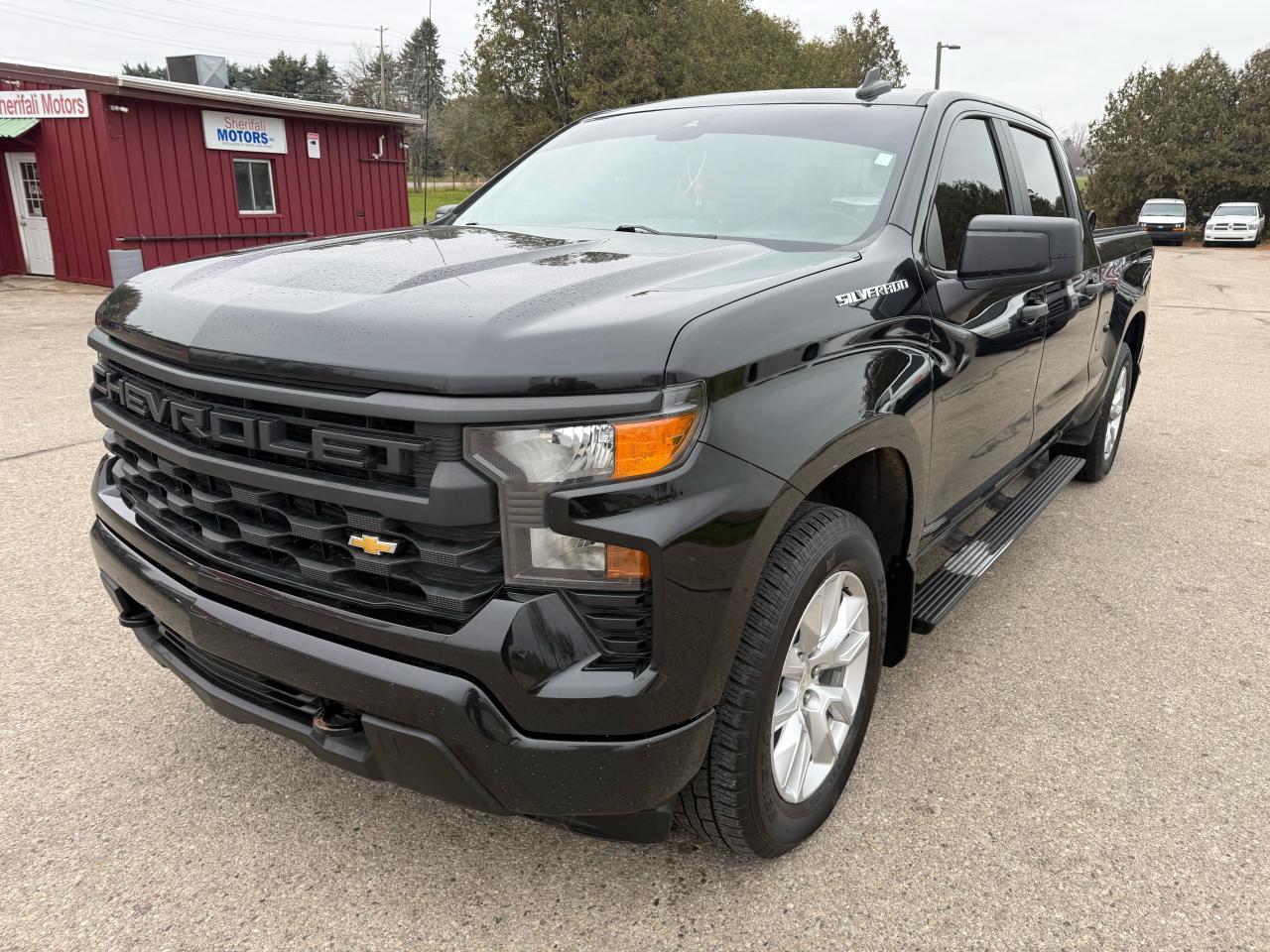 2022 Chevrolet Silverado 1500 Custom - Photo #3