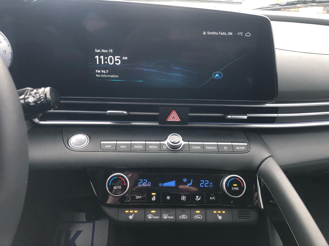 2024 Hyundai Elantra Luxury - Photo #13