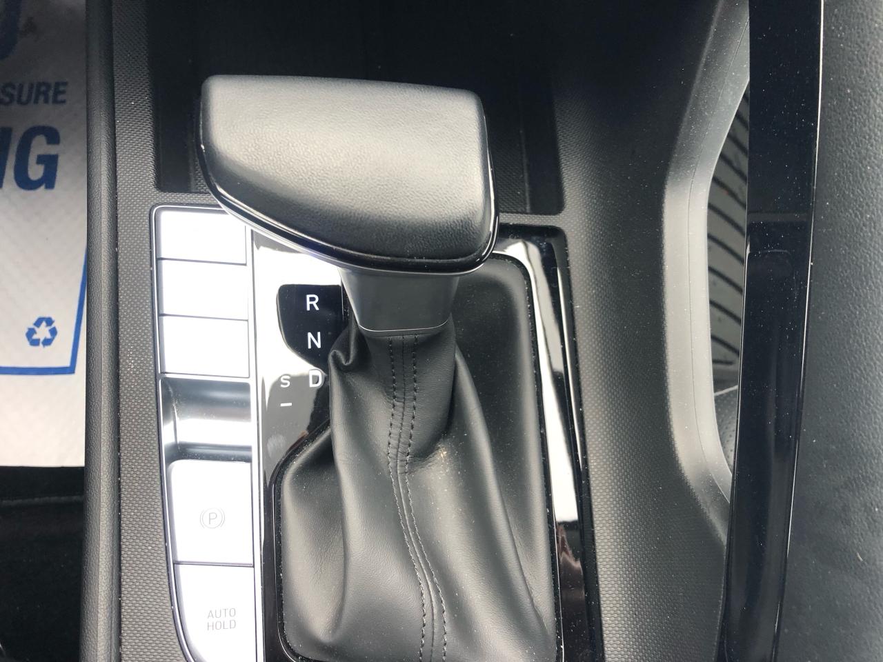 2024 Hyundai Elantra Luxury - Photo #9