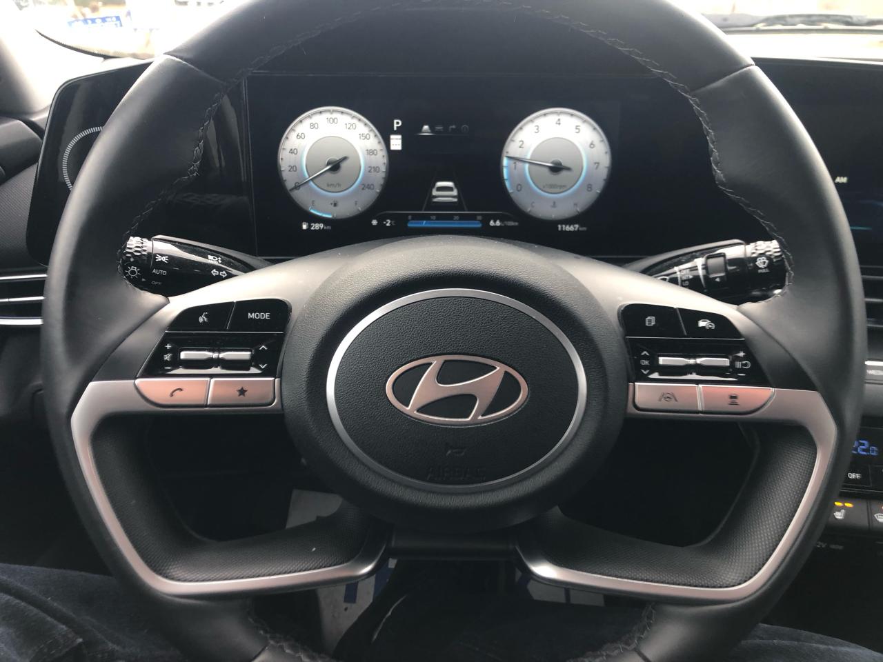 2024 Hyundai Elantra Luxury - Photo #8