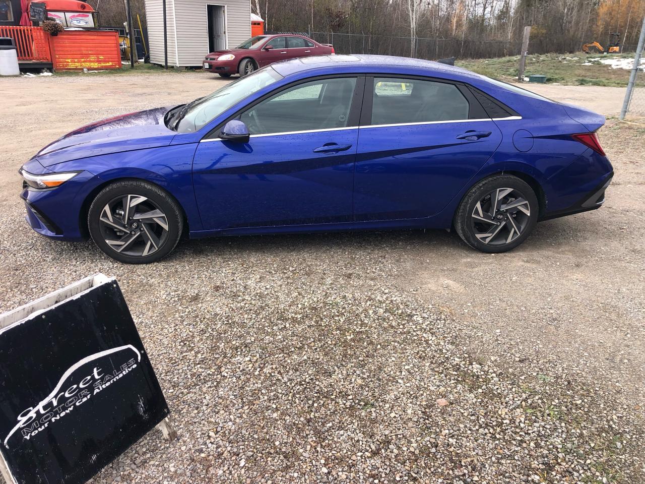 2024 Hyundai Elantra Luxury - Photo #4