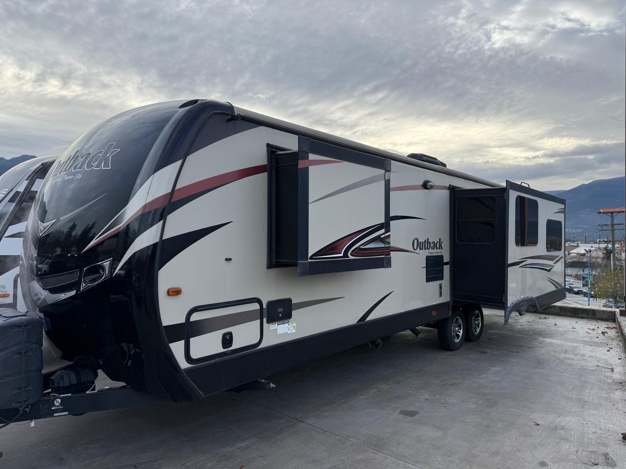 2015 Keystone Outback 298RE Photo0