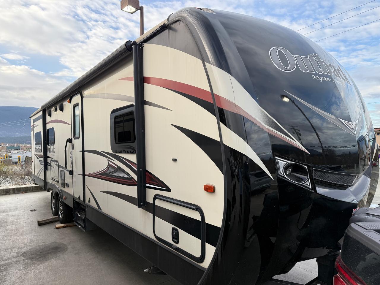 2015 Keystone Outback 298RE Photo3