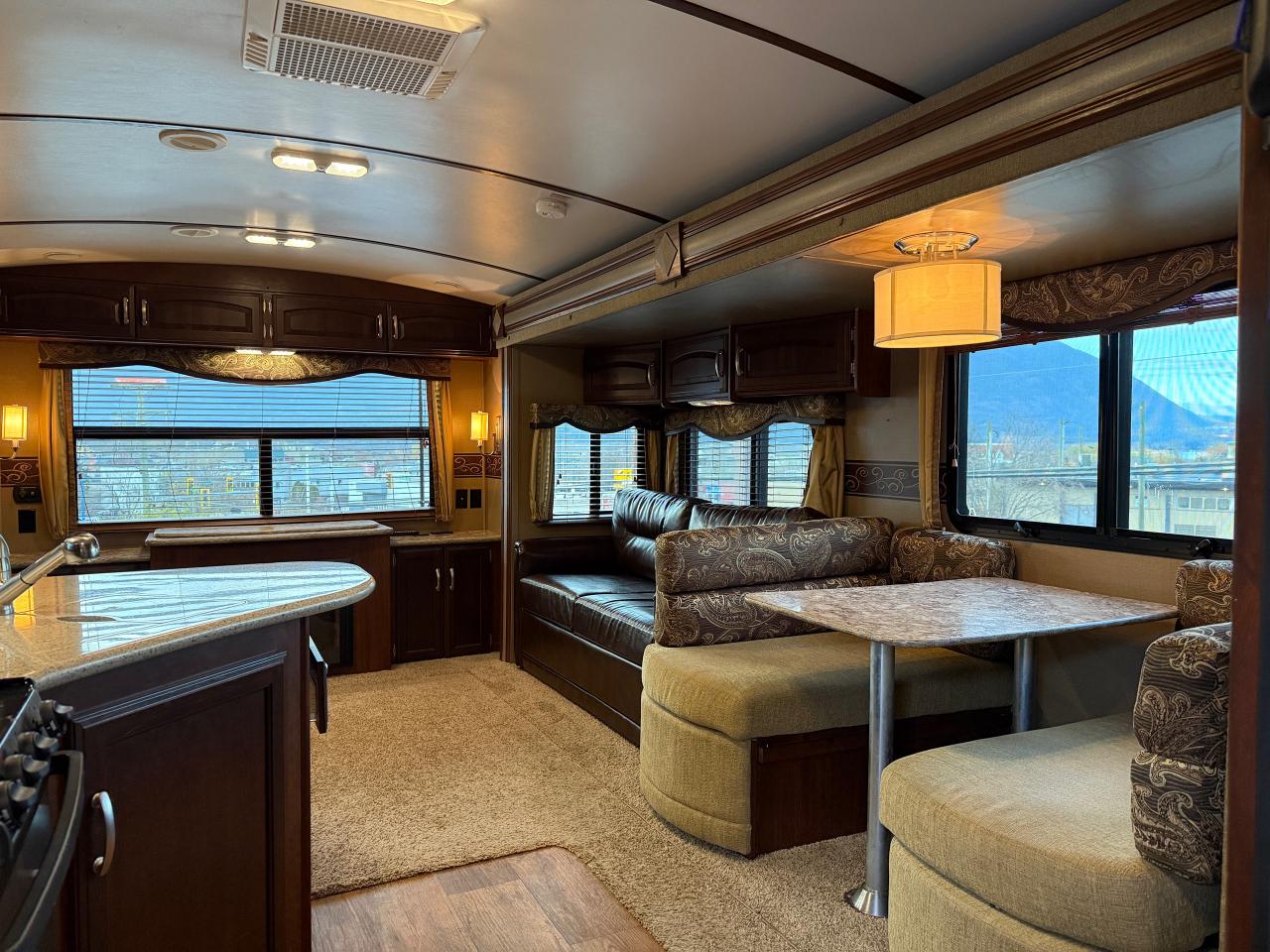 2015 Keystone Outback 298RE Photo5