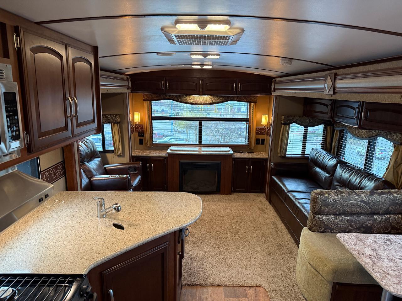 2015 Keystone Outback 298RE Photo5