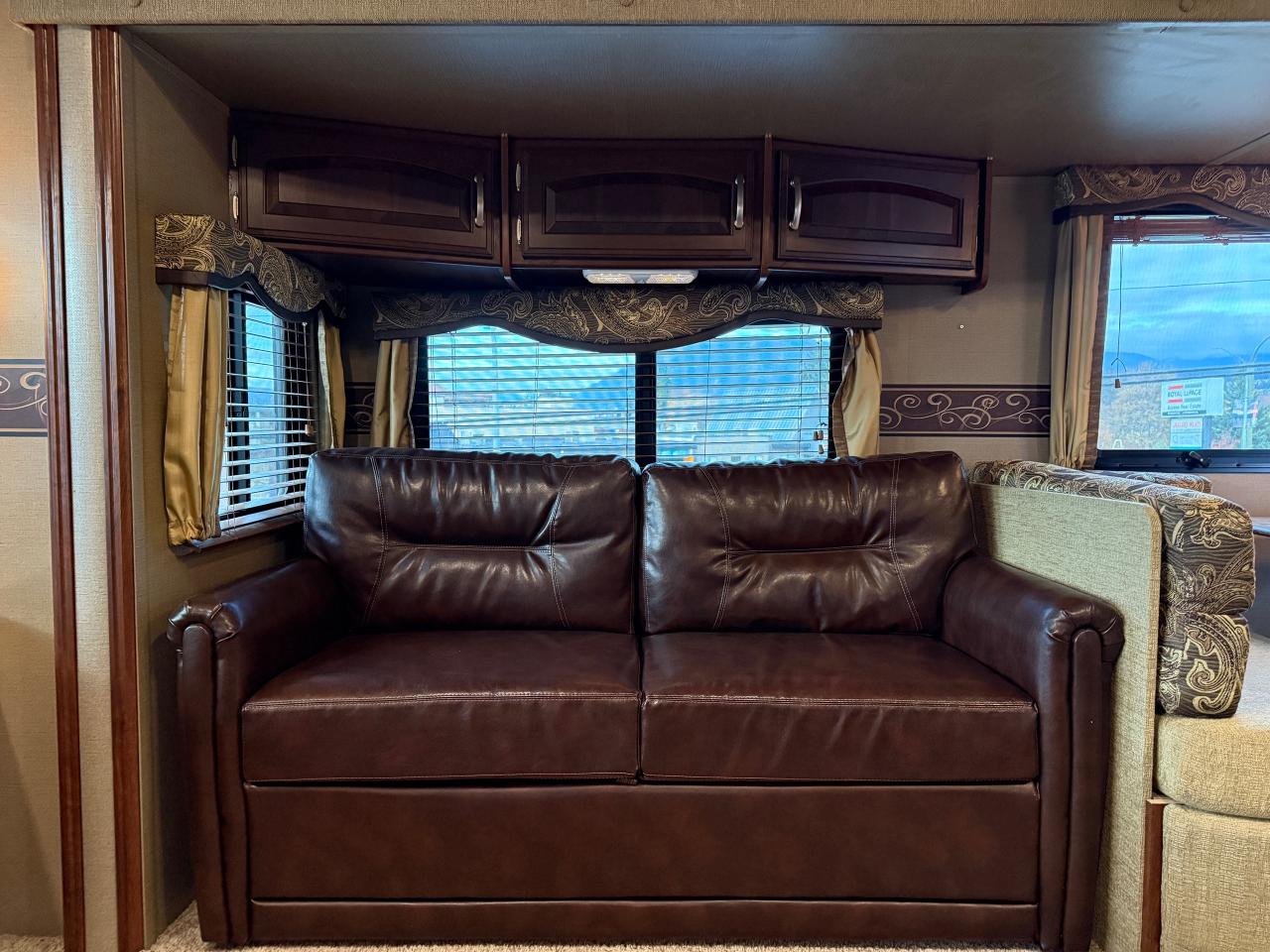 2015 Keystone Outback 298RE Photo5