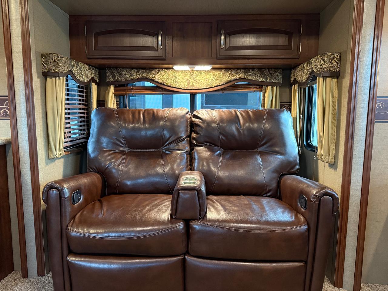 2015 Keystone Outback 298RE Photo5