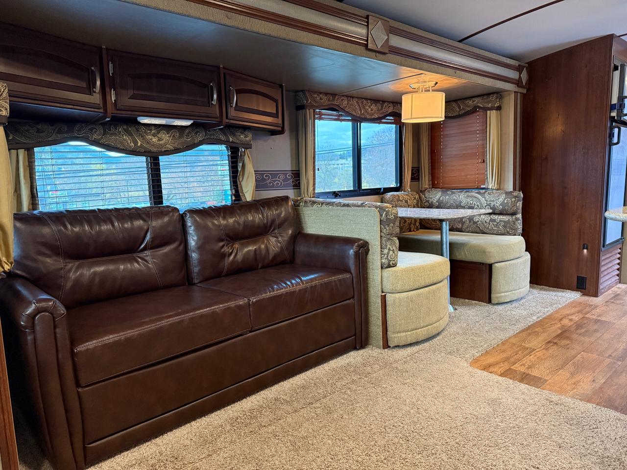 2015 Keystone Outback 298RE Photo5