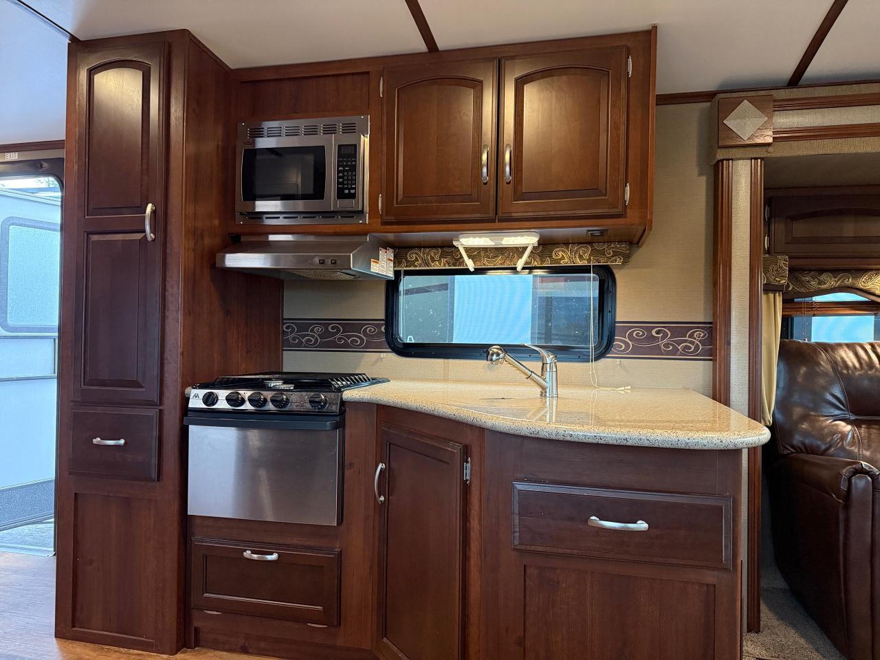 2015 Keystone Outback 298RE Photo5