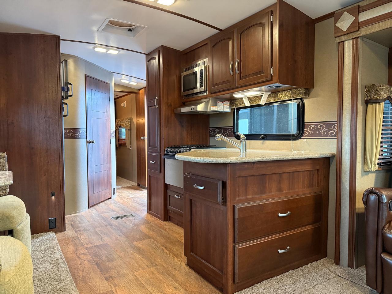 2015 Keystone Outback 298RE Photo5