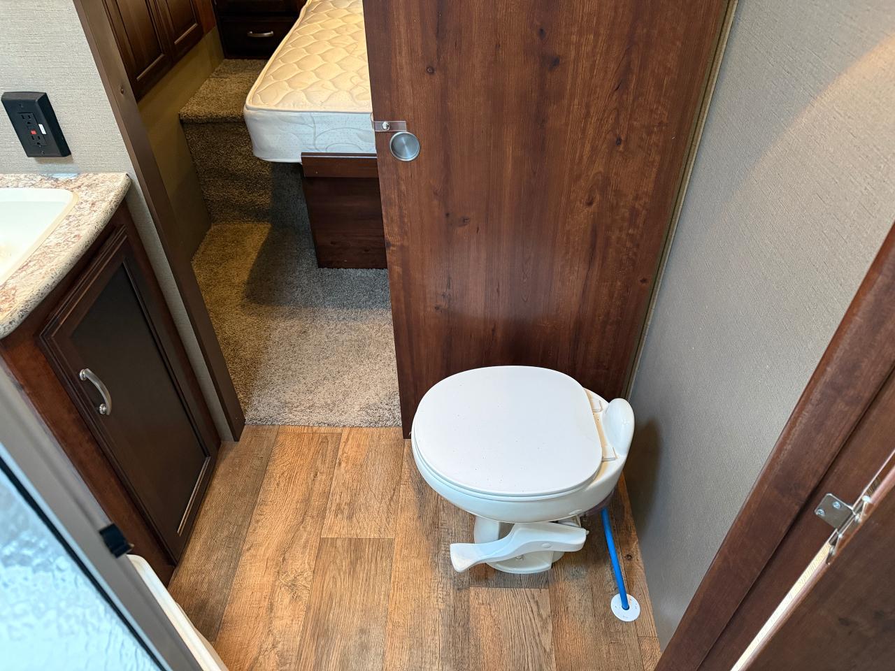 2015 Keystone Outback 298RE Photo5