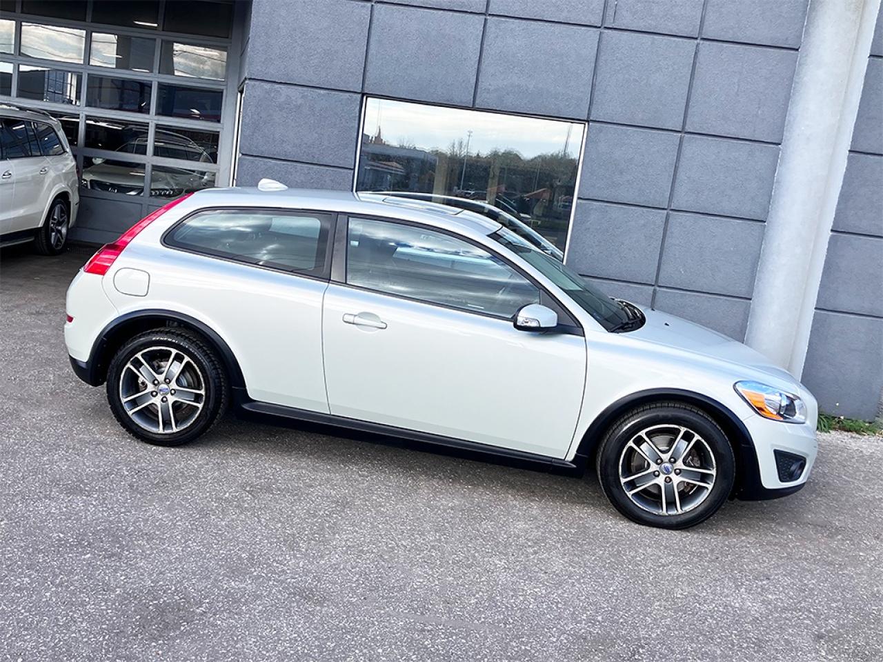 Used 2011 Volvo C30 T5|SUNROOF|ALLOY WHEELS for sale in Toronto, ON