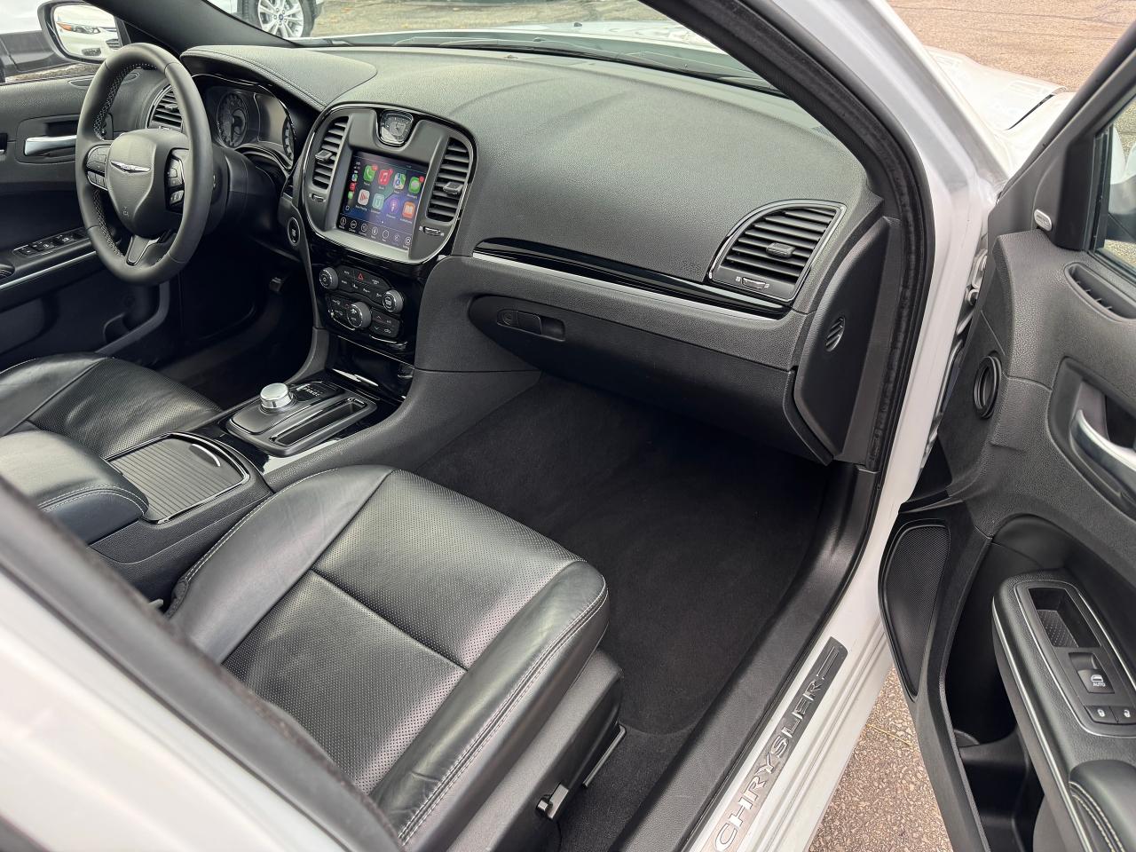 2023 Chrysler 300 300S RWD+Adaptive Cruise+Roof+LIKE NEW Photo24