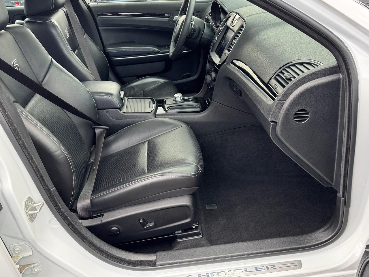 2023 Chrysler 300 300S RWD+Adaptive Cruise+Roof+LIKE NEW Photo25