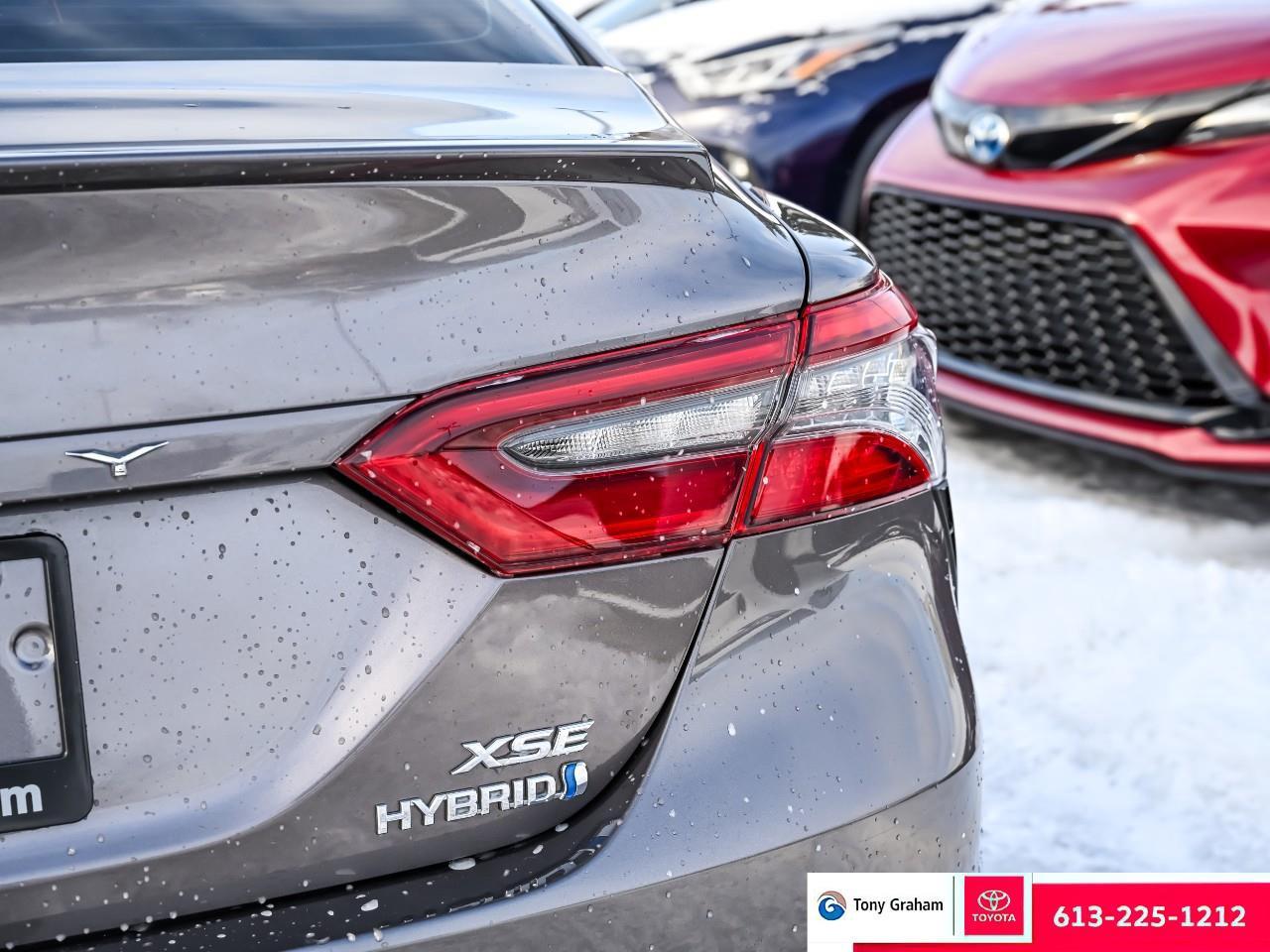 2021 Toyota Camry Hybrid XSE Photo4