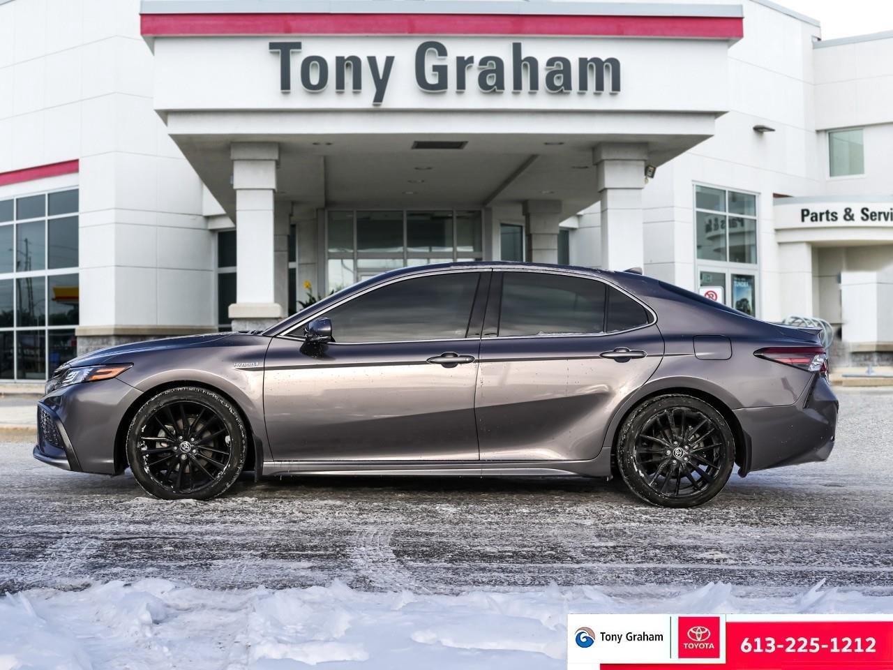 2021 Toyota Camry Hybrid XSE Photo