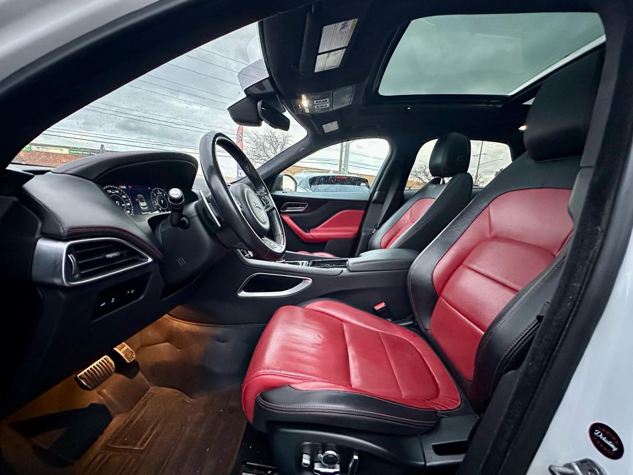 2019 Jaguar F-PACE R-Sport - Photo #2