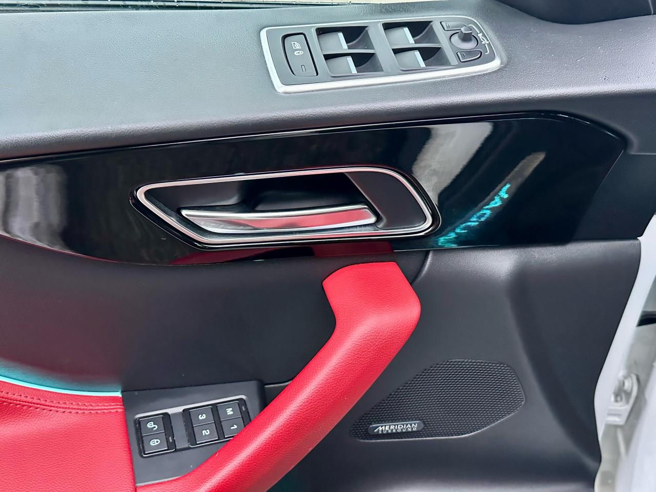 2019 Jaguar F-PACE R-Sport - Photo #10