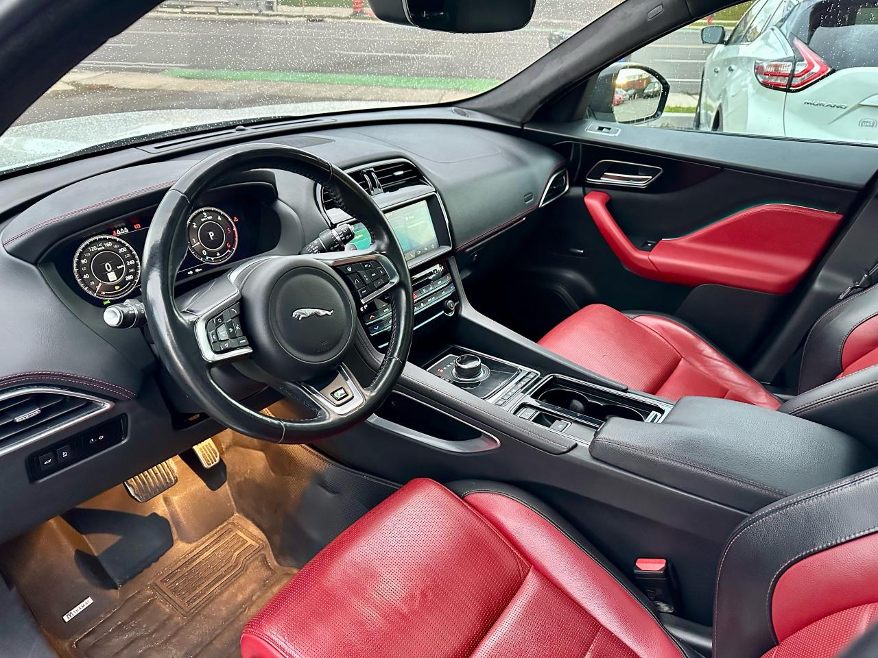 2019 Jaguar F-PACE R-Sport - Photo #3