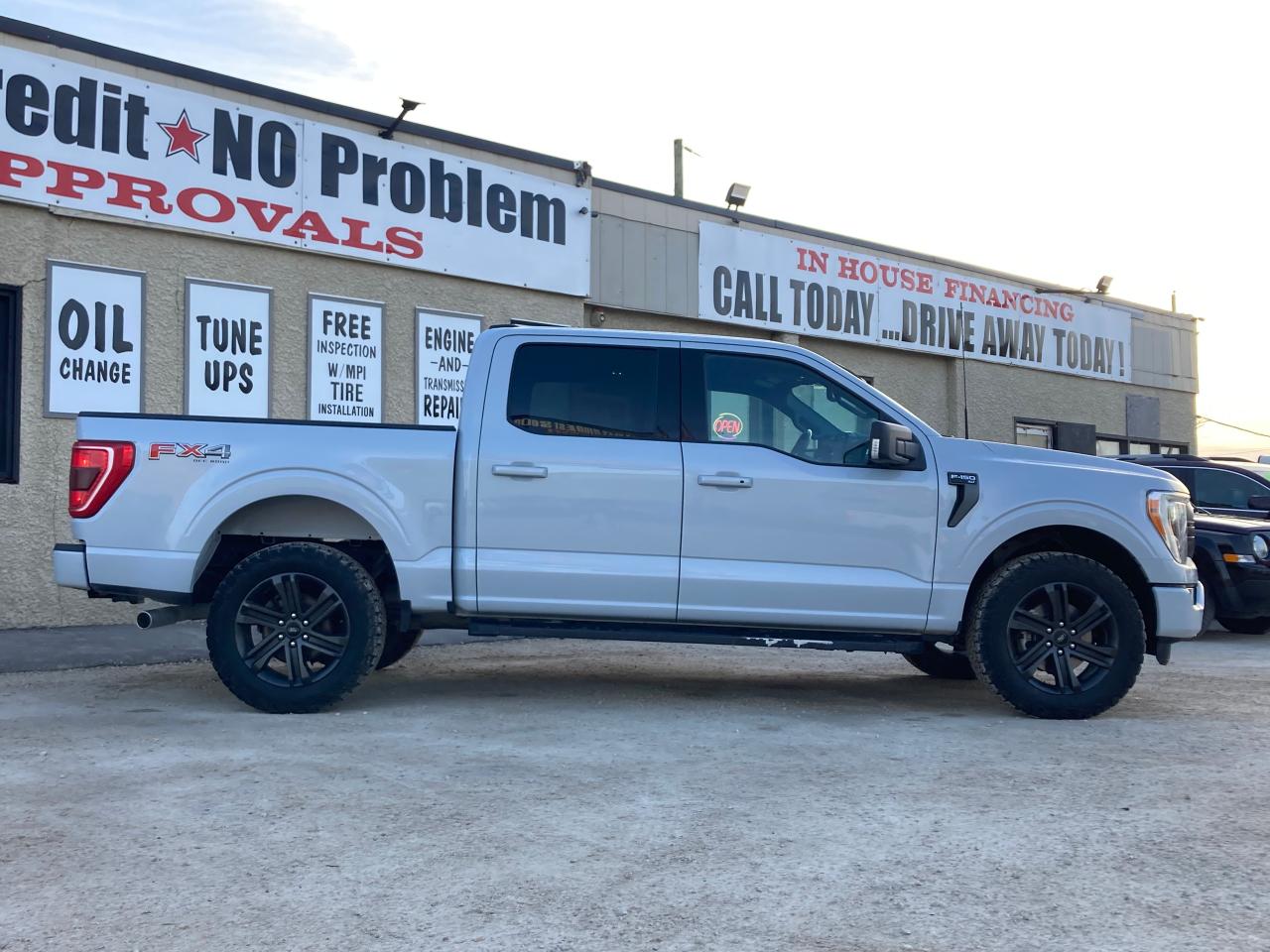 2022 Ford F-150 XLT - Photo #2