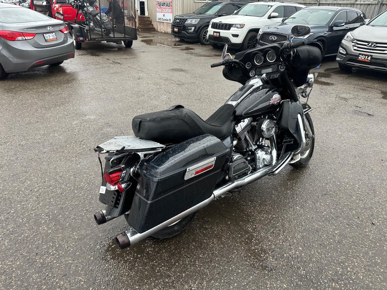 2006 Harley-Davidson Ultra Classic Electra Glide LIGHT DAMAGE, EXHAUST, CLEAN TITLE, AS IS SPECIAL - Photo #3