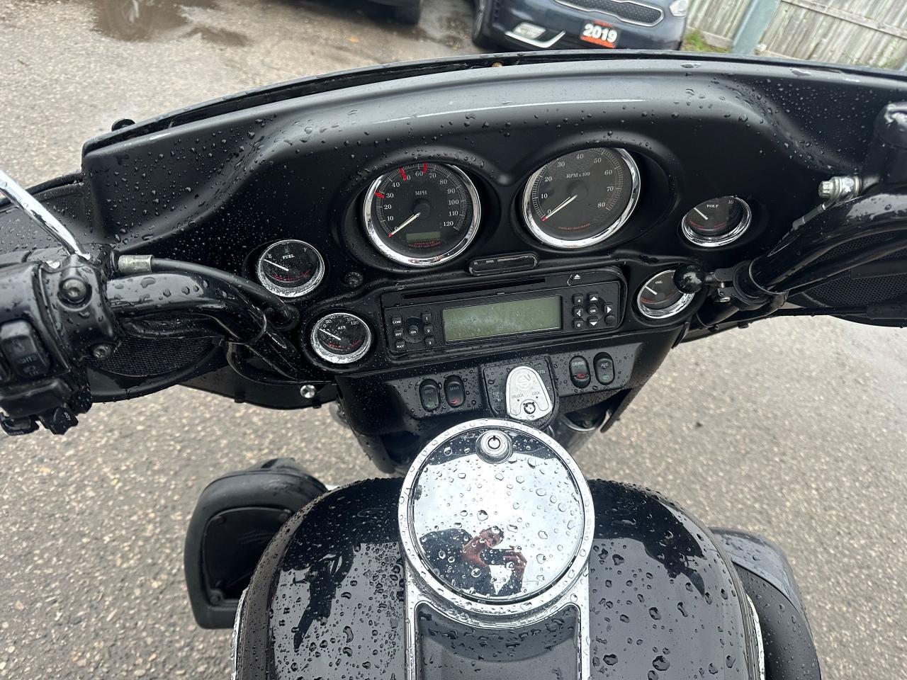 2006 Harley-Davidson Ultra Classic Electra Glide LIGHT DAMAGE, EXHAUST, CLEAN TITLE, AS IS SPECIAL - Photo #9