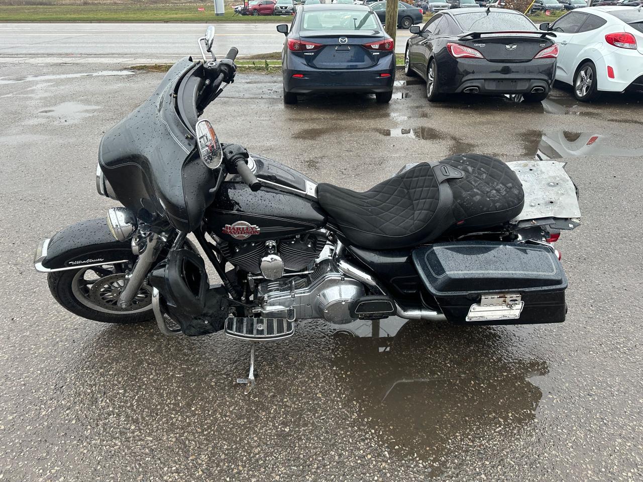 2006 Harley-Davidson Ultra Classic Electra Glide LIGHT DAMAGE, EXHAUST, CLEAN TITLE, AS IS SPECIAL - Photo #2