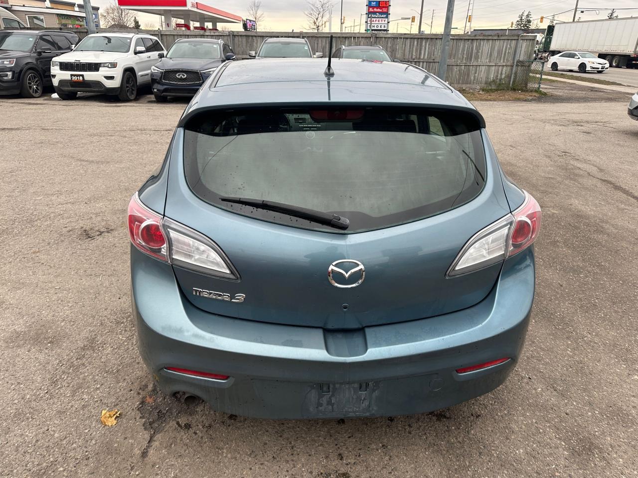 2011 Mazda MAZDA3 GX, AUTO, SEDAN, ALLOYS, ONLY 135KMS, CERTIFIED Photo3