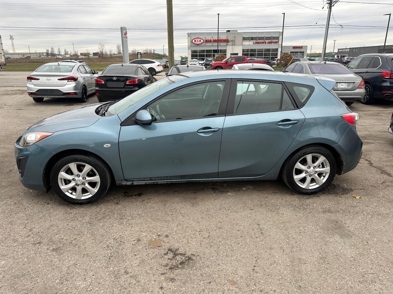 2011 Mazda MAZDA3 GX, AUTO, SEDAN, ALLOYS, ONLY 135KMS, CERTIFIED - Photo #2