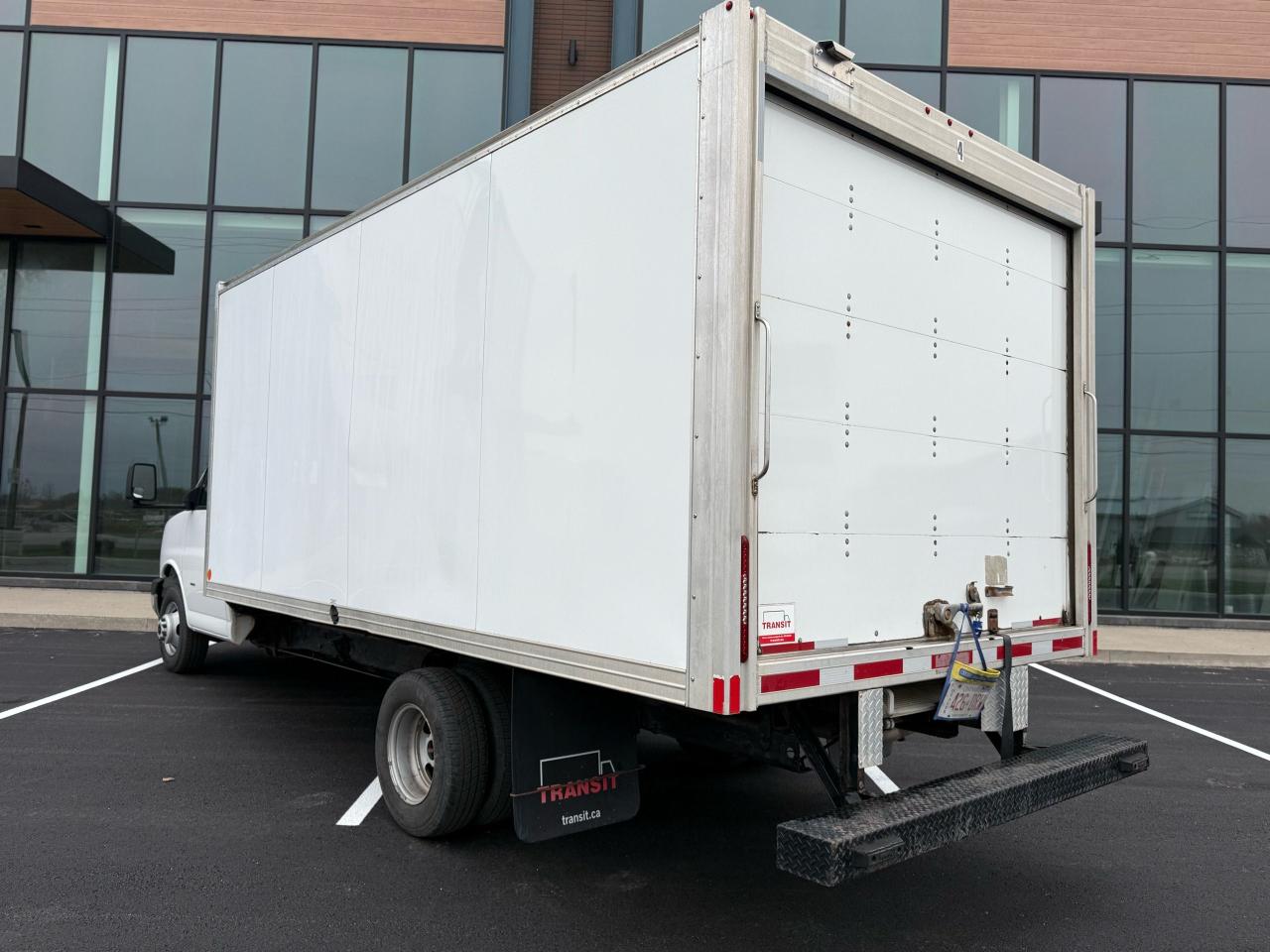 2020 GMC Savana 3500 Cube - Photo #7