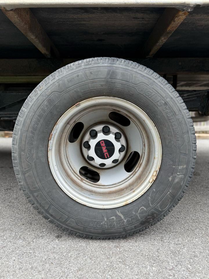 2020 GMC Savana 3500 Cube - Photo #11