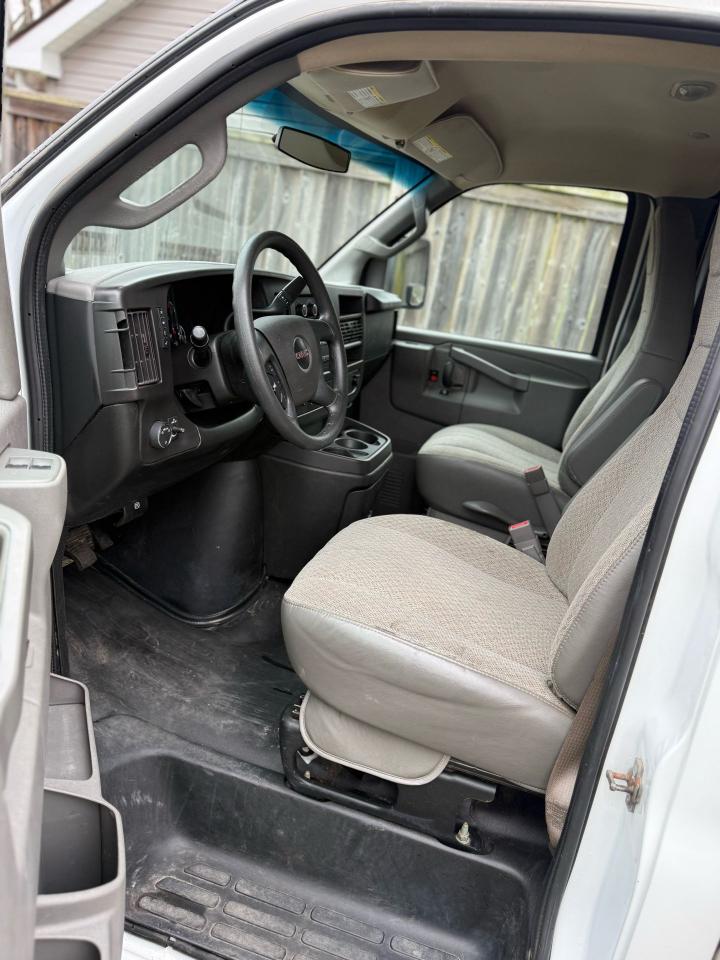 2020 GMC Savana 3500 Cube - Photo #14