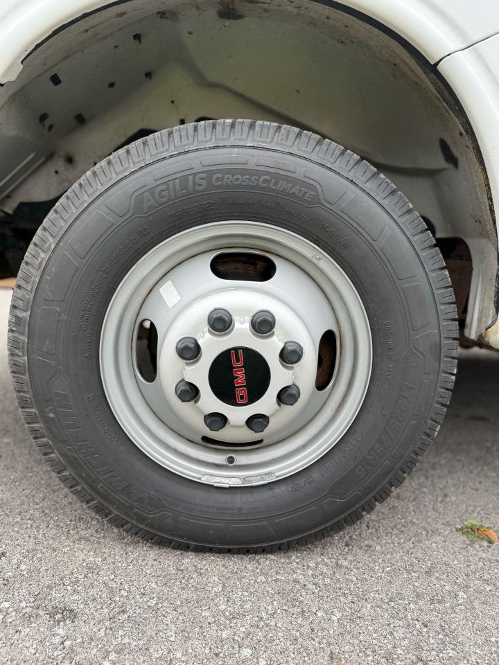 2020 GMC Savana 3500 Cube - Photo #10