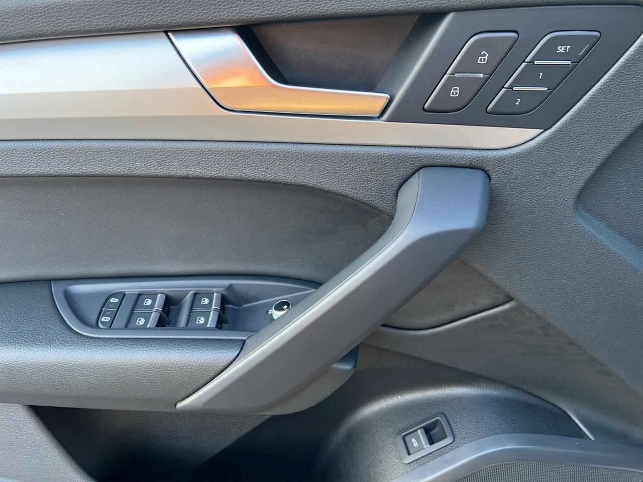 2021 Audi Q5 QUATTRO - REVERSE CAMERA - LEATHER - AWD !!! Photo