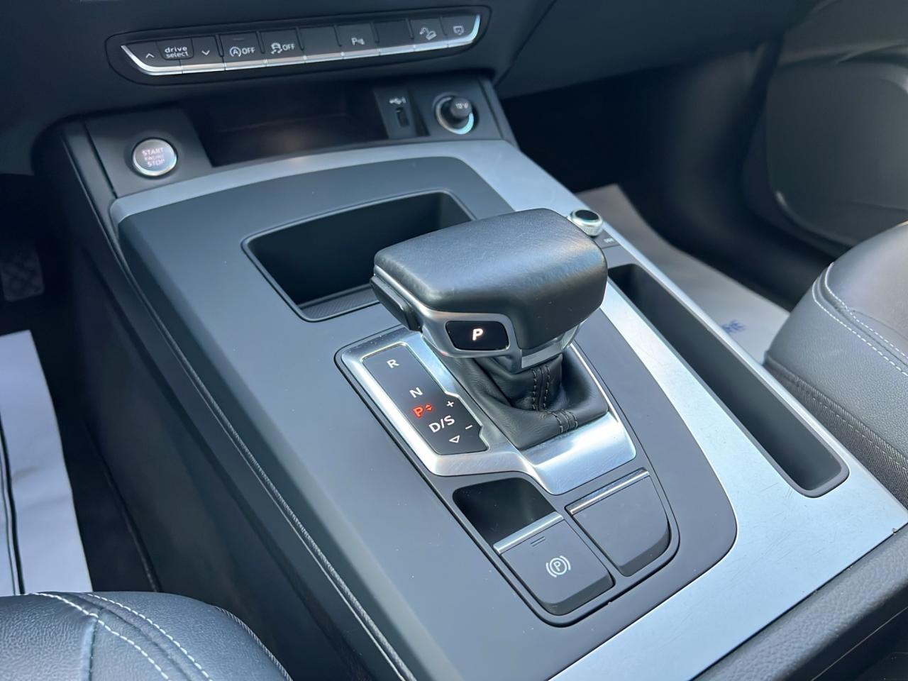 2021 Audi Q5 QUATTRO - REVERSE CAMERA - LEATHER - AWD !!! Photo