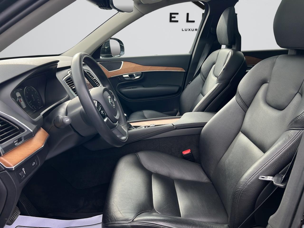 2021 Volvo XC90 T6 AWD Momentum 7-Seater - Navigation !!! Photo