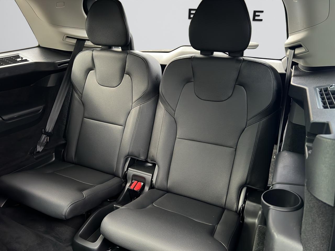 2021 Volvo XC90 T6 AWD Momentum 7-Seater - Navigation !!! Photo