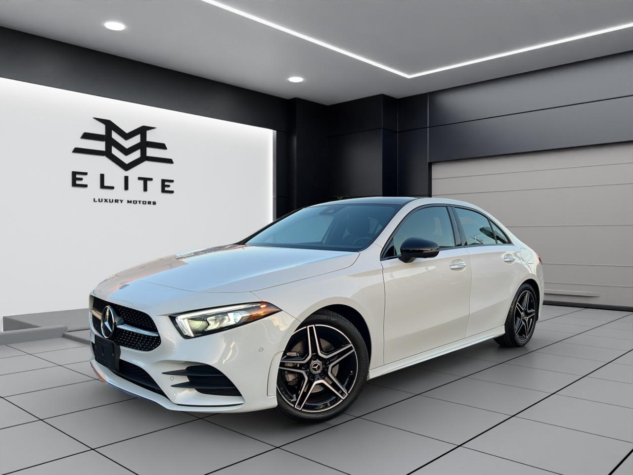 2022 Mercedes-Benz A-Class A 220 4MATIC-AMG PKG-NAVIGATION-TWO SETS OF KEYS !! Photo