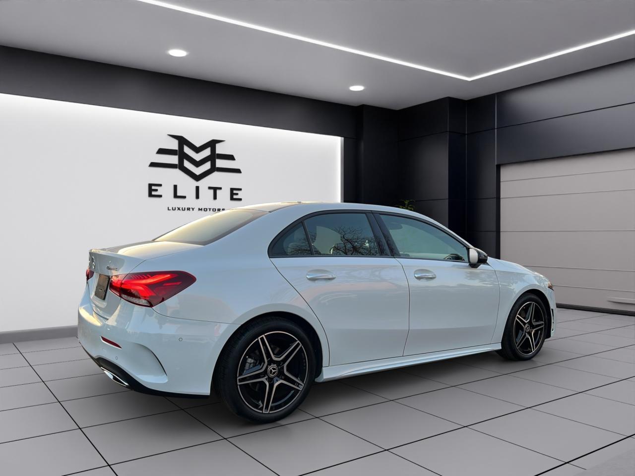 2022 Mercedes-Benz A-Class A 220 4MATIC-AMG PKG-NAVIGATION-TWO SETS OF KEYS !! Photo